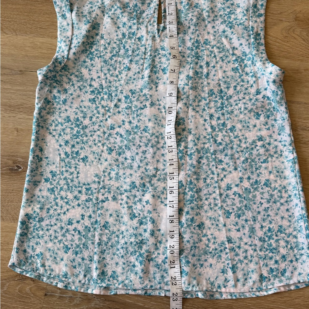Sleeveless Floral Pleated Shell Top - Teal/White - Picture 6 of 6